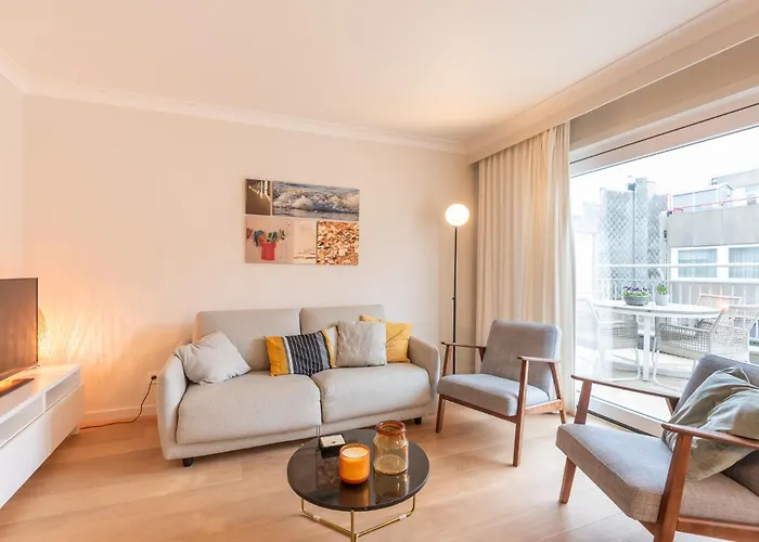 Modern Apartment With Large Terrace Close To The Sea